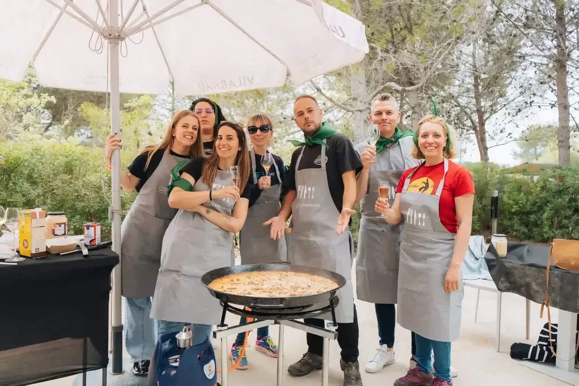 outdoor-paella-team-gathering